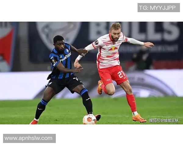 父子同场竞技 谁是家庭中的真正足球之星 父子心声大揭秘 父子同场竞技 谁是家庭中的真正足球之星 父子心声大揭秘