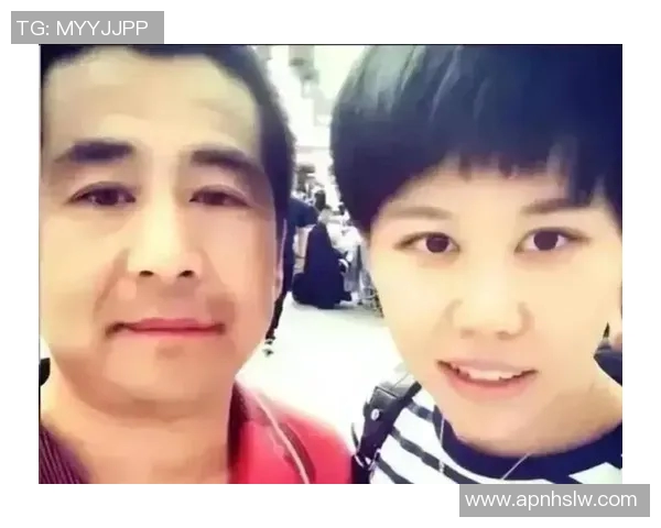 足球球星深情宠爱女儿 传递父爱的温暖瞬间与无尽陪伴