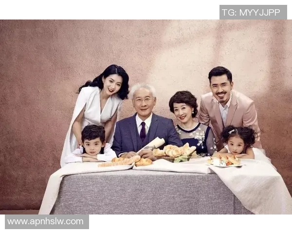 足球巨星与家人温馨时刻精彩回顾全家福合影尽显幸福与亲情 足球巨星与家人温馨时刻精彩回顾全家福合影尽显幸福与亲情