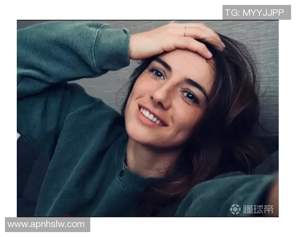 荷兰女足球星范德东克：从少年到世界舞台的闪耀之路